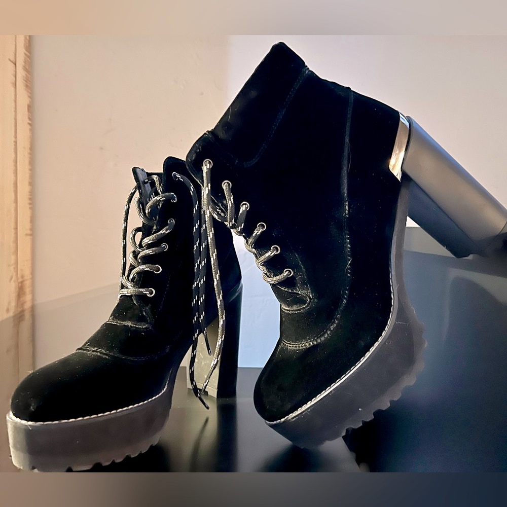 Stuart Weitzman Boots 🖤